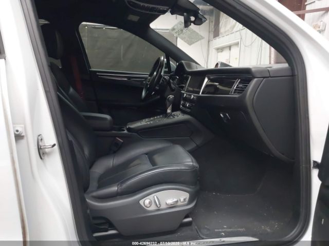 2019 PORSCHE MACAN WP1AB2A56KLB34273 Photo 4
