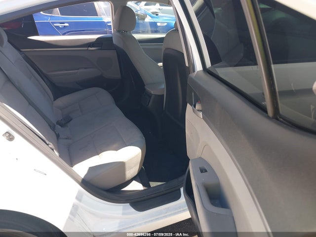 Hyundai Elantra 2017 5NPD74LF4HH061077 Image 8