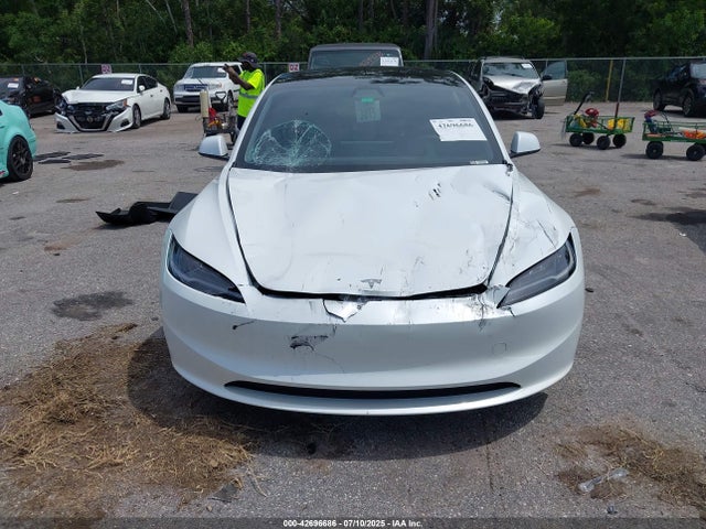 5YJ3E1EA9RF727223 Tesla 2024