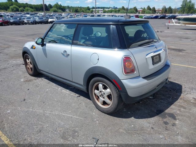 2009 MINI COOPER WMWMF335X9TU71767 Photo 2