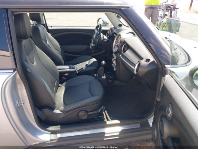 2009 MINI COOPER WMWMF335X9TU71767 Photo 4