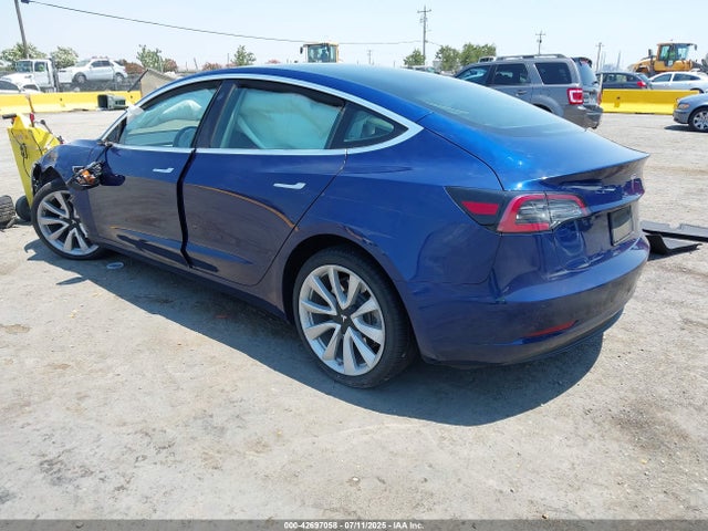 2018 TESLA MODEL 3 5YJ3E1EB8JF187375 Photo 2
