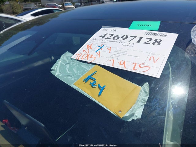 5YJ3E1EA6NF116012 Tesla 2022