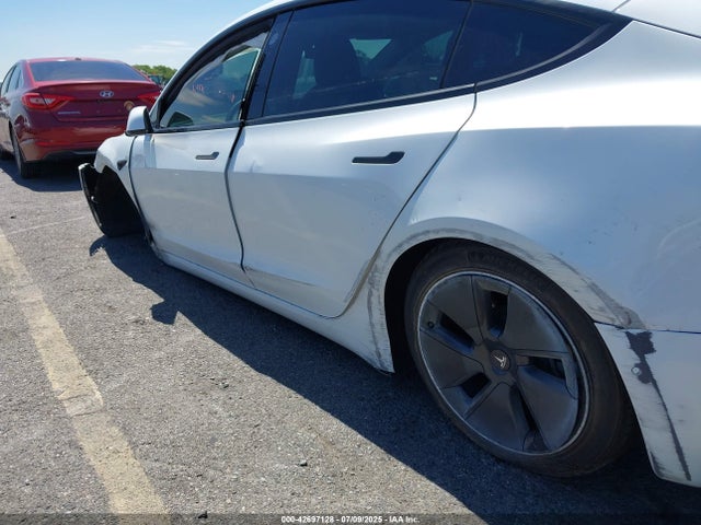 5YJ3E1EA6NF116012 Tesla 2022