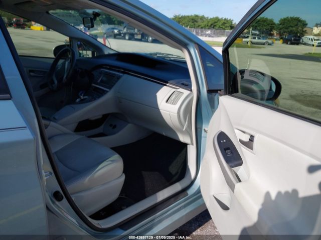 2014 TOYOTA PRIUS JTDKN3DU3E1804657 Photo 4