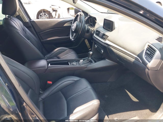 3MZBN1L35JM211177 Mazda py