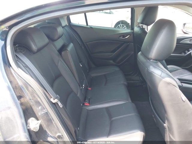 3MZBN1L35JM211177 Mazda py