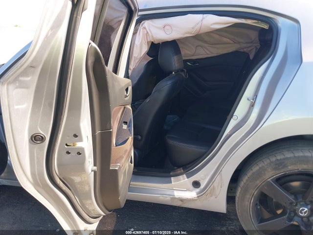 JM1BN1V72H1106185 Mazda pe