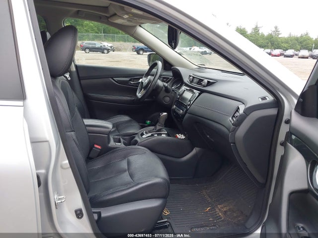 5N1AT2MV3JC832277 Nissan Rogue