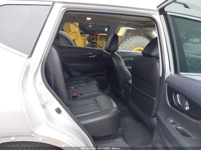 5N1AT2MV3JC832277 Nissan Rogue