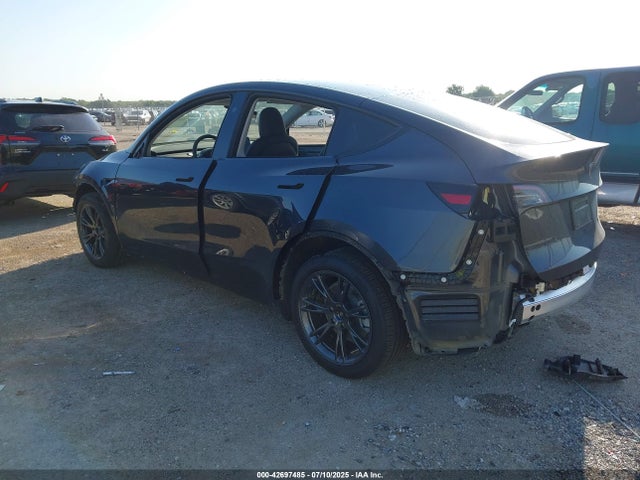 2024 TESLA MODEL Y 7SAYGDEE1RA323790 Photo 2