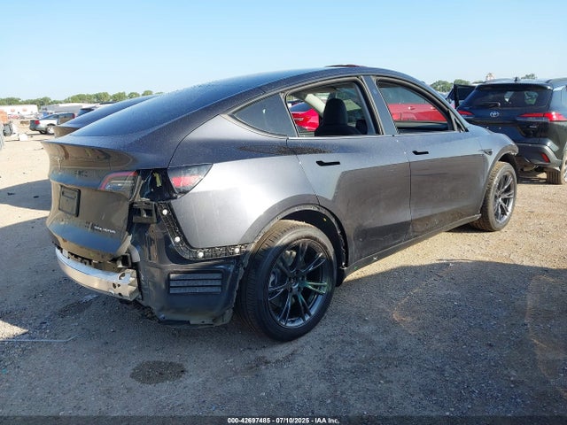 2024 TESLA MODEL Y 7SAYGDEE1RA323790 Photo 3