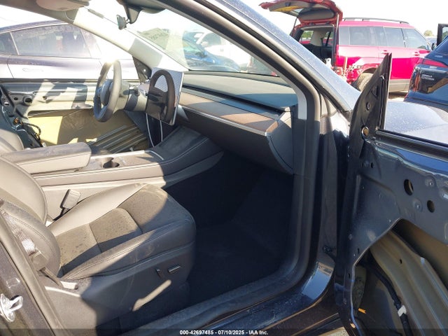 2024 TESLA MODEL Y 7SAYGDEE1RA323790 Photo 4