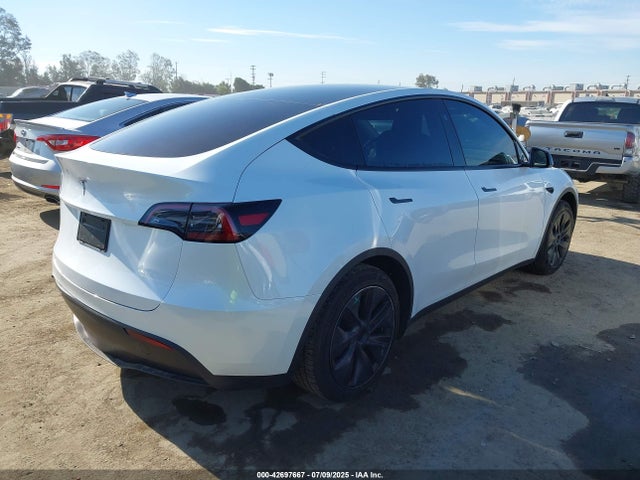 2025 TESLA MODEL Y 7SAYGAEE8SF218428 Photo 3