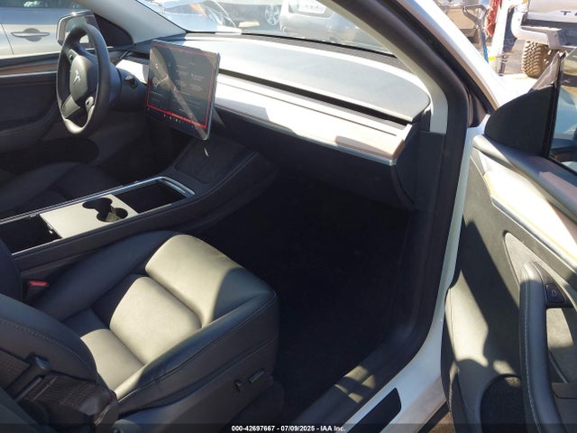 2025 TESLA MODEL Y 7SAYGAEE8SF218428 Photo 4