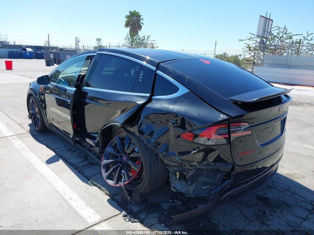 2017 TESLA MODEL X 5YJXCBE46HF039637 Photo 2