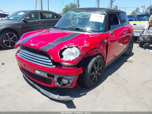2010 MINI COOPER WMWMF3C55ATZ24908 Photo 1