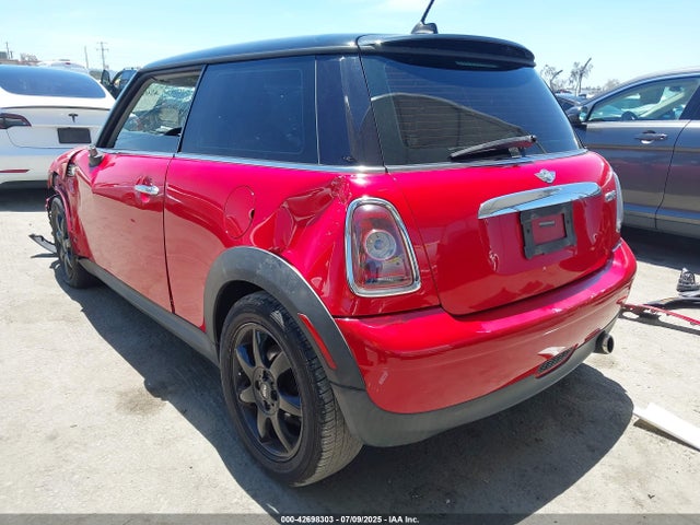 2010 MINI COOPER WMWMF3C55ATZ24908 Photo 2