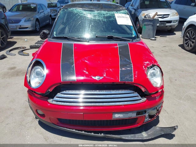 2010 MINI COOPER WMWMF3C55ATZ24908 Photo 5
