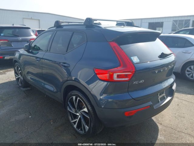 2022 VOLVO XC40 YV4162UM1N2668460 Photo 2