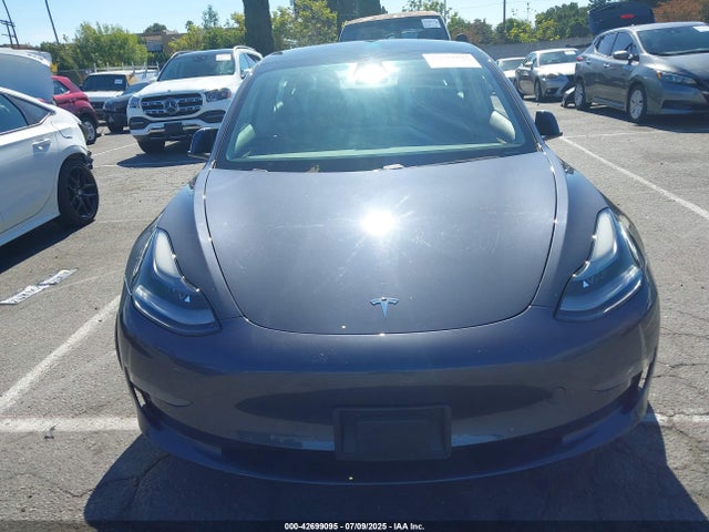 42699095 :رقم المزاد ، 5YJ3E1EAXMF064463 vin ، 2021 Tesla Model 3 Standard Range Plus Rear-wheel Drive مزاد بيع