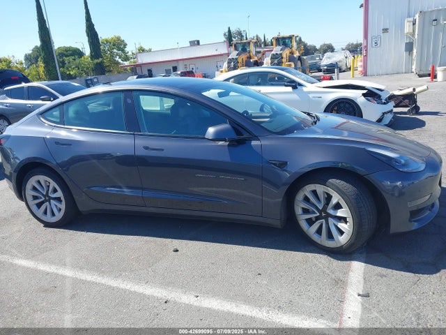 42699095 :رقم المزاد ، 5YJ3E1EAXMF064463 vin ، 2021 Tesla Model 3 Standard Range Plus Rear-wheel Drive مزاد بيع