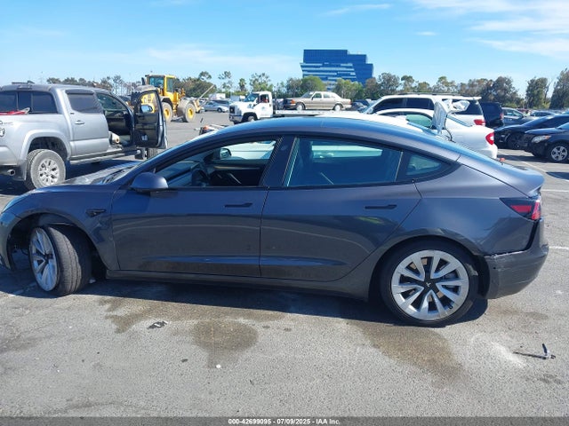 42699095 :رقم المزاد ، 5YJ3E1EAXMF064463 vin ، 2021 Tesla Model 3 Standard Range Plus Rear-wheel Drive مزاد بيع