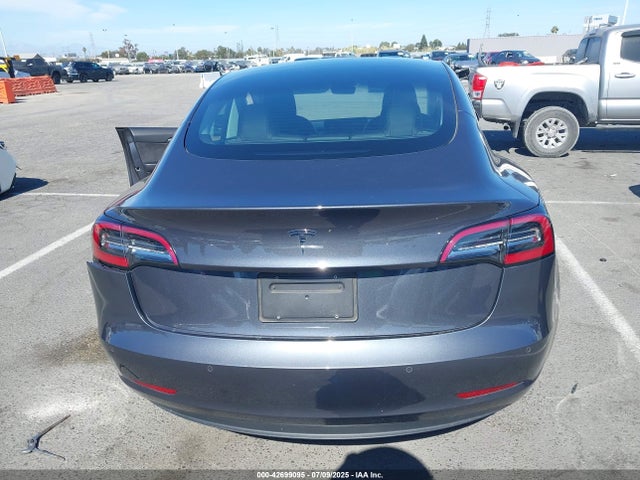 42699095 :رقم المزاد ، 5YJ3E1EAXMF064463 vin ، 2021 Tesla Model 3 Standard Range Plus Rear-wheel Drive مزاد بيع