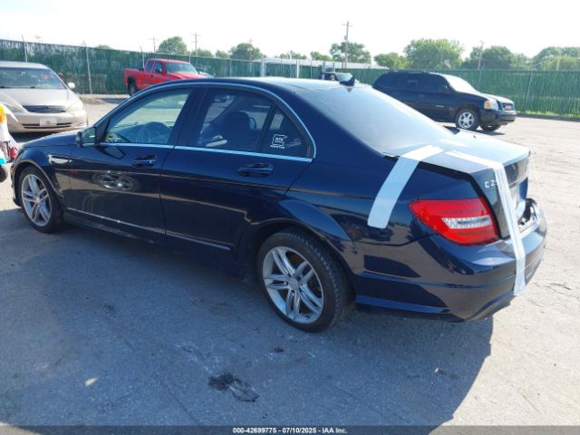 2014 MERCEDES-BENZ C 250 WDDGF4HB8ER306043 Photo 2