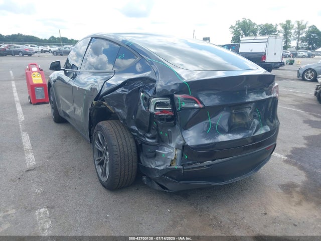 2024 TESLA MODEL Y 7SAYGDED9RF213760 Photo 2