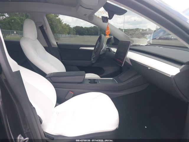 2024 TESLA MODEL Y 7SAYGDED9RF213760 Photo 4