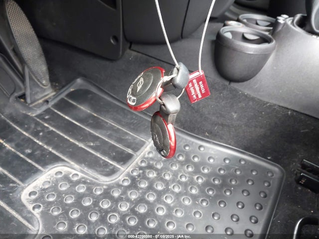 2010 MINI COOPER WMWMF3C52ATZ66999 Photo 10