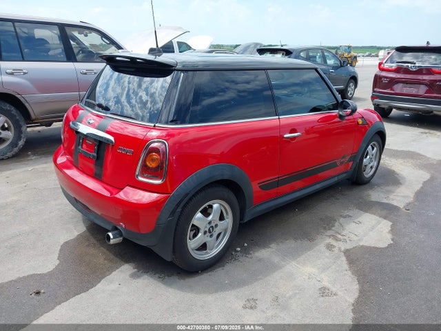 2010 MINI COOPER WMWMF3C52ATZ66999 Photo 3