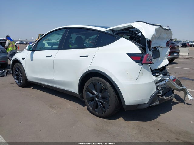 2024 TESLA MODEL Y 7SAYGDED8RF201955 Photo 2