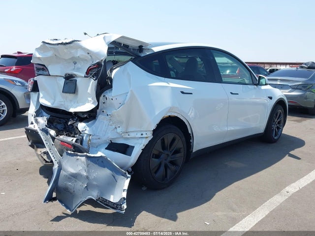 2024 TESLA MODEL Y 7SAYGDED8RF201955 Photo 3