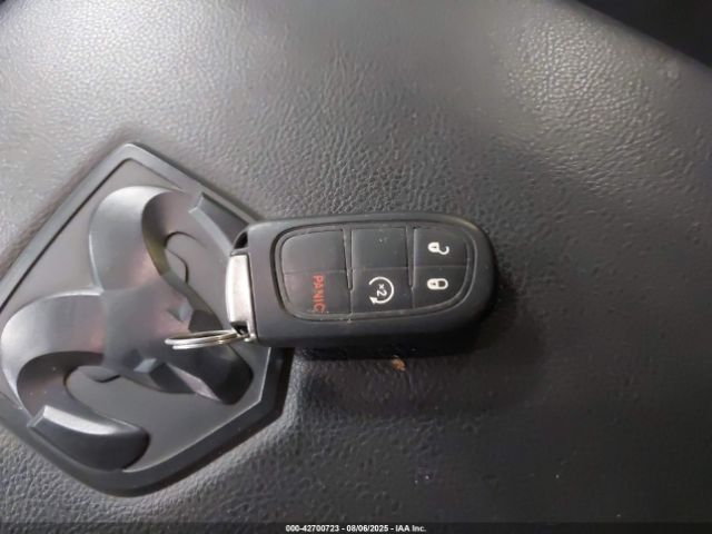 2017 RAM 1500 1C6RR7UT2HS625761 Photo 10