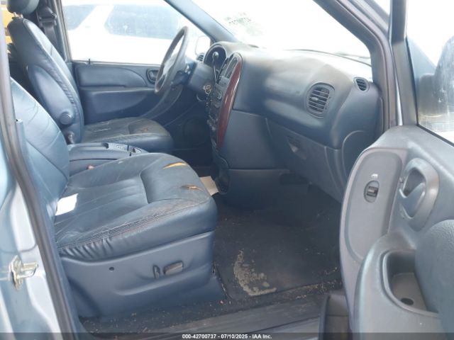 2003 CHRYSLER TOWN & COUNTRY 2C8GP54LX3R105648 Photo 4