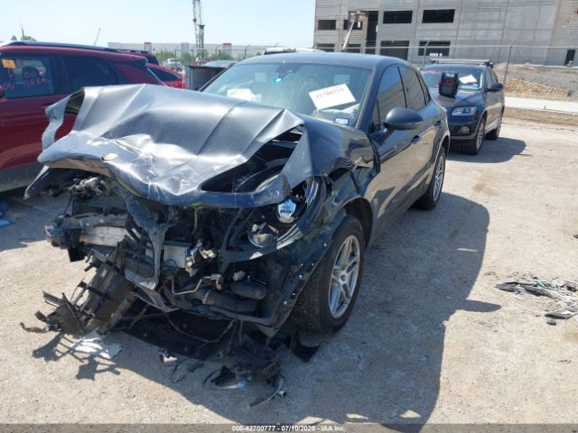 2017 PORSCHE MACAN WP1AA2A51HLB04884 Photo 1