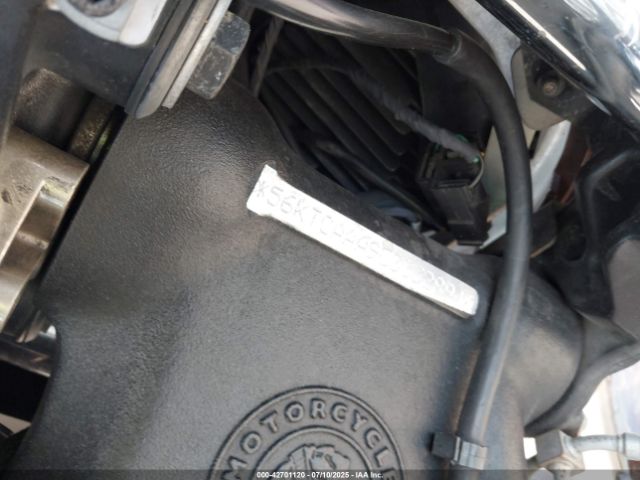 2016 INDIAN MOTORCYCLE CO. CHIEFTAIN 56KTCAAA9G3332894 Photo 9