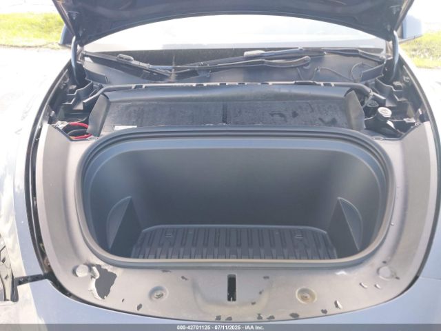 2024 TESLA MODEL Y 7SAYGDEE0RF007882 Photo 9