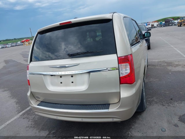 2C4RC1BG4FR628334 Chrysler Town and Country