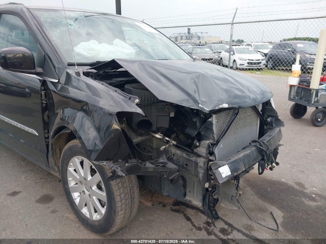 2C4RC1BG4GR295716 Chrysler Town and Country