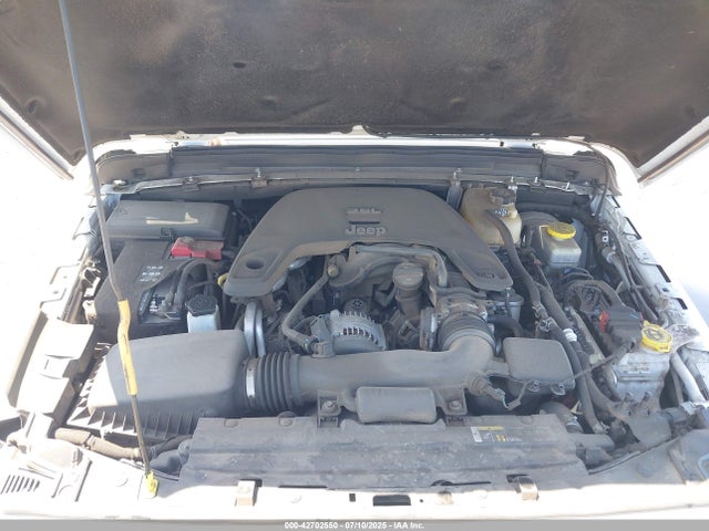 1C4HJXDG4JW319142 Jeep 2018