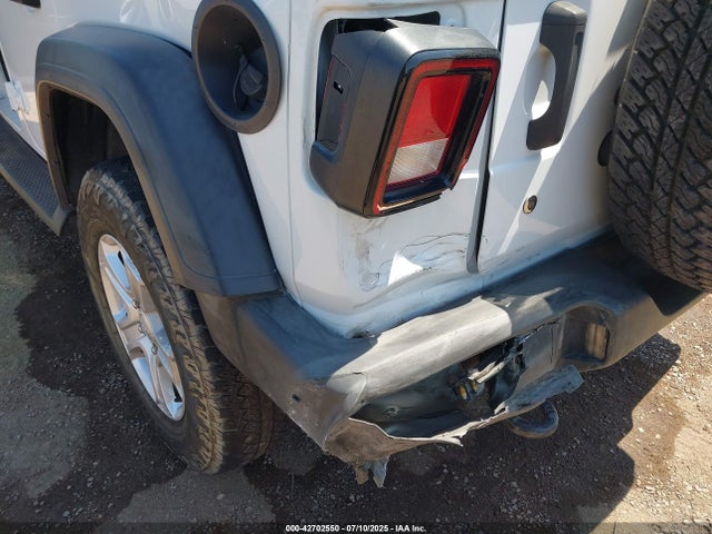 1C4HJXDG4JW319142 Jeep 2018