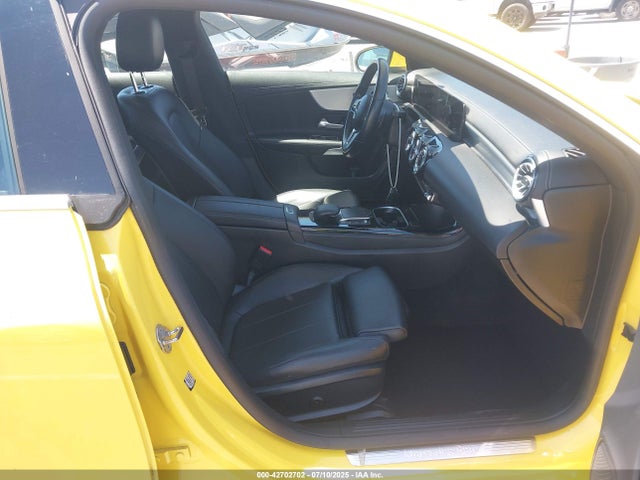 W1K5J4GB3NN271264 Mercedes-Benz m260
