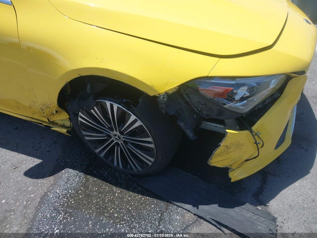 W1K5J4GB3NN271264 Mercedes-Benz m260