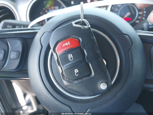 1C4HJXDG0MW697799 Jeep 2021