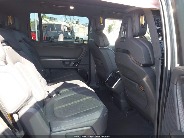 Rivian R1s 2024 7PDSGABA2RN031100 Image 8