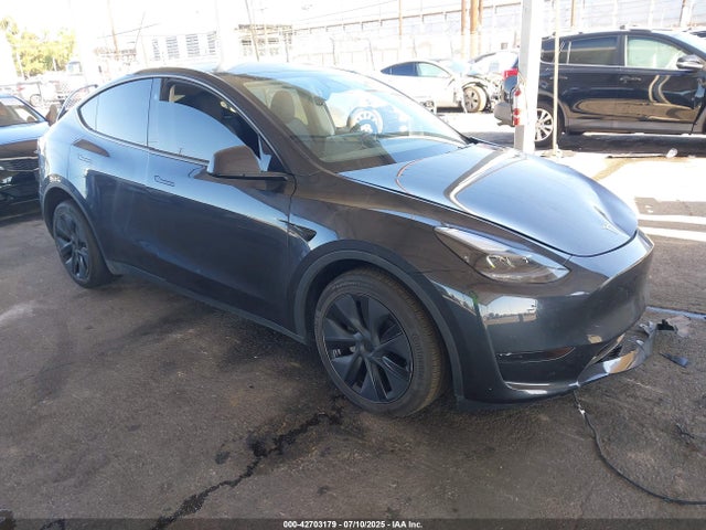 2025 TESLA MODEL Y 7SAYGDED0SF279233 Photo 0