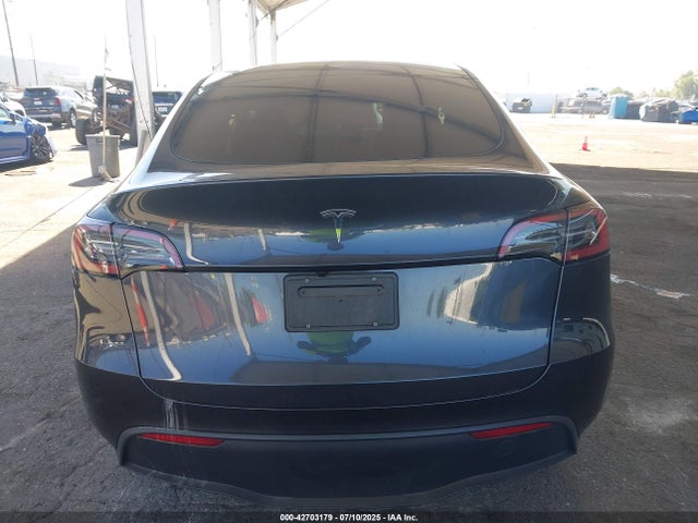 7SAYGDED0SF279233 Tesla Model Y